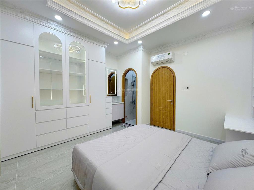 Bán nhà tân cổ điển mới xây 100% đường 8m htp  khu sgm nhà bè