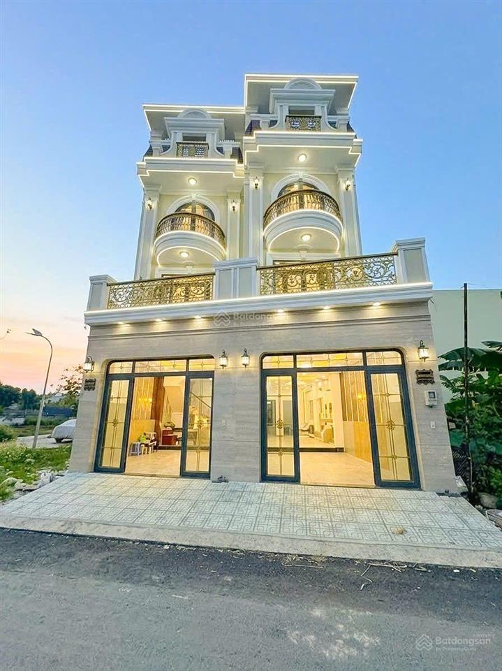 Bán nhà tân cổ điển mới xây 100% đường 8m htp  khu sgm nhà bè