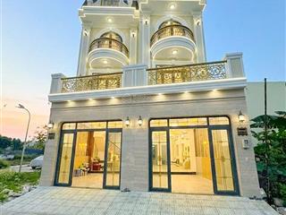 Bán nhà tân cổ điển mới xây 100% đường 8m htp  khu sgm nhà bè