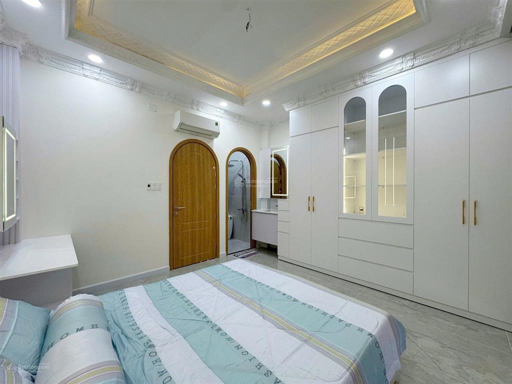 Bán nhà tân cổ điển mới xây 100% đường 8m htp  khu sgm nhà bè