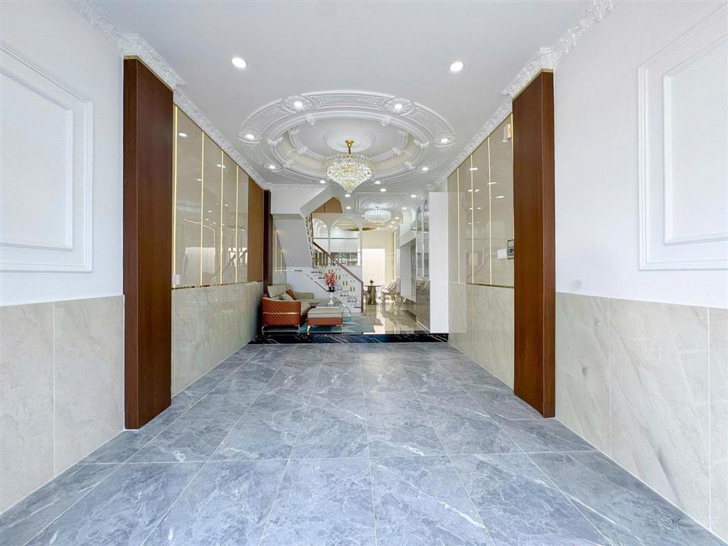Bán nhà tân cổ điển mới xây 100% đường 8m htp  khu sgm nhà bè