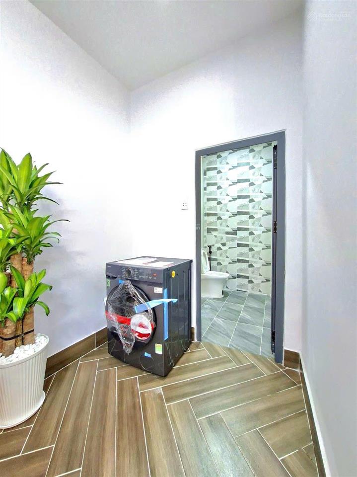 Nhà mới hoàn thiện shr hẻm 1716 htp  cách q7 chỉ 200m