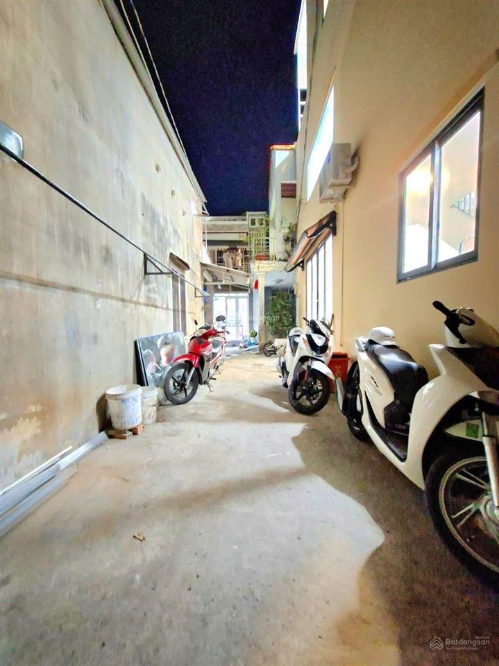 Nhà mới hoàn thiện shr hẻm 1716 htp  cách q7 chỉ 200m