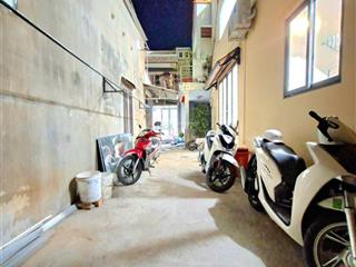 Nhà mới hoàn thiện shr hẻm 1716 htp  cách q7 chỉ 200m