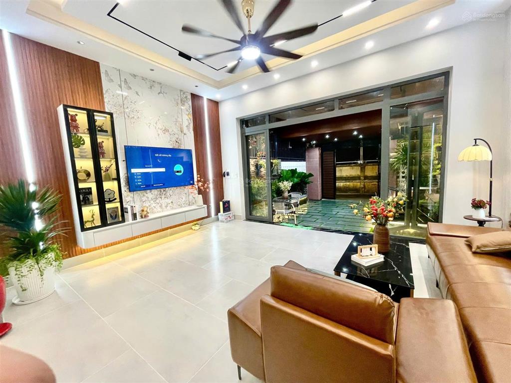 Nhà phố sân vườn đường xe hơi nguyễn thị hương  tt nhà bè