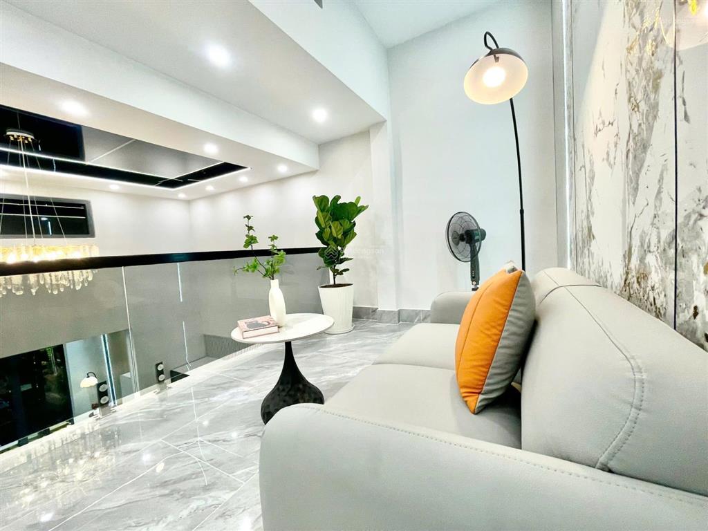 Nhà phố sân vườn đường xe hơi nguyễn thị hương  tt nhà bè