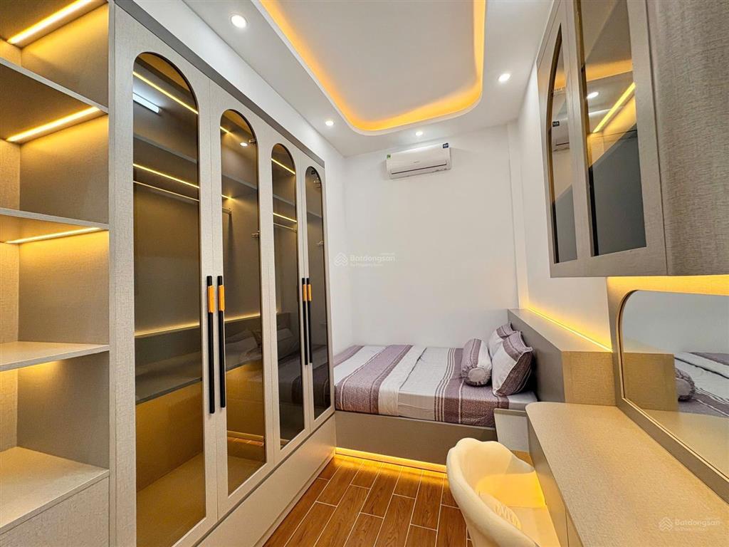 Nhà phố hiện đại 3pn đường dương cát lợi  cách q7 chỉ 100m