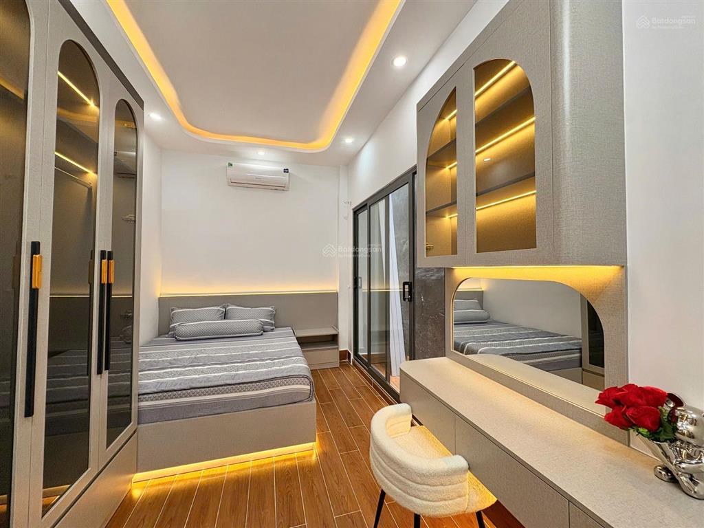 Nhà phố hiện đại 3pn đường dương cát lợi  cách q7 chỉ 100m