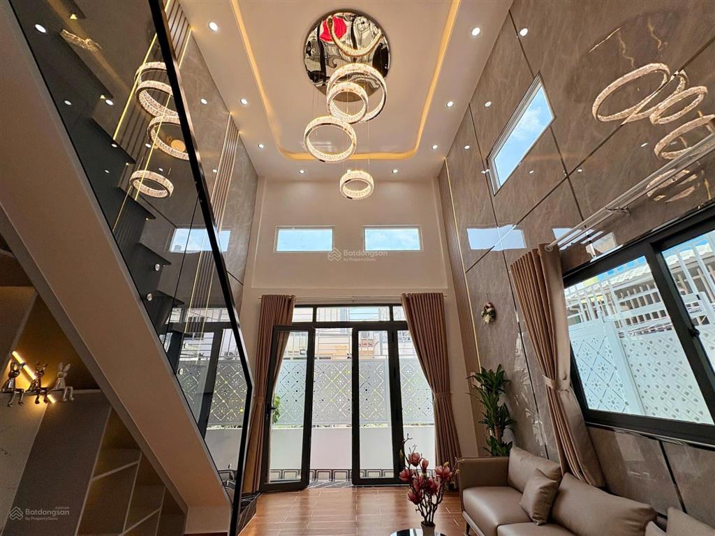 Nhà phố hiện đại 3pn đường dương cát lợi  cách q7 chỉ 100m