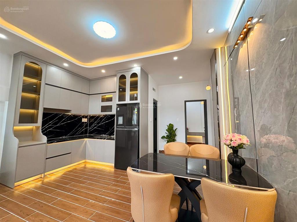 Nhà phố hiện đại 3pn đường dương cát lợi  cách q7 chỉ 100m