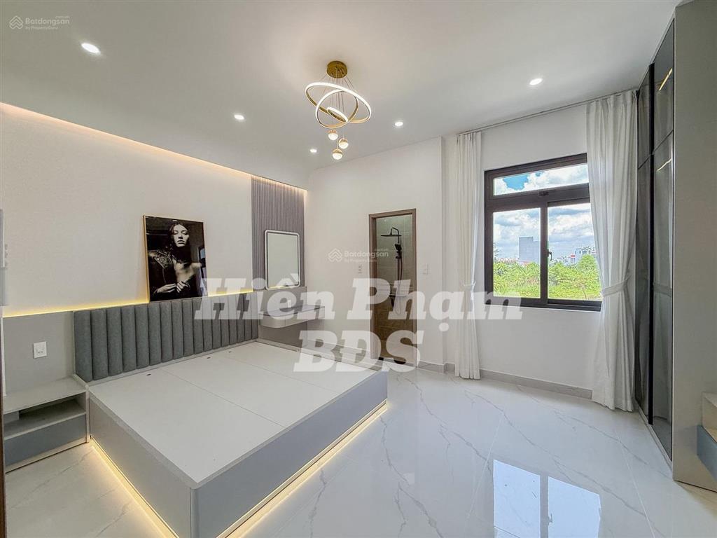 Nhà phố mới xây xong kdc hoàng quốc việt  cạnh sân vận động bộ công an