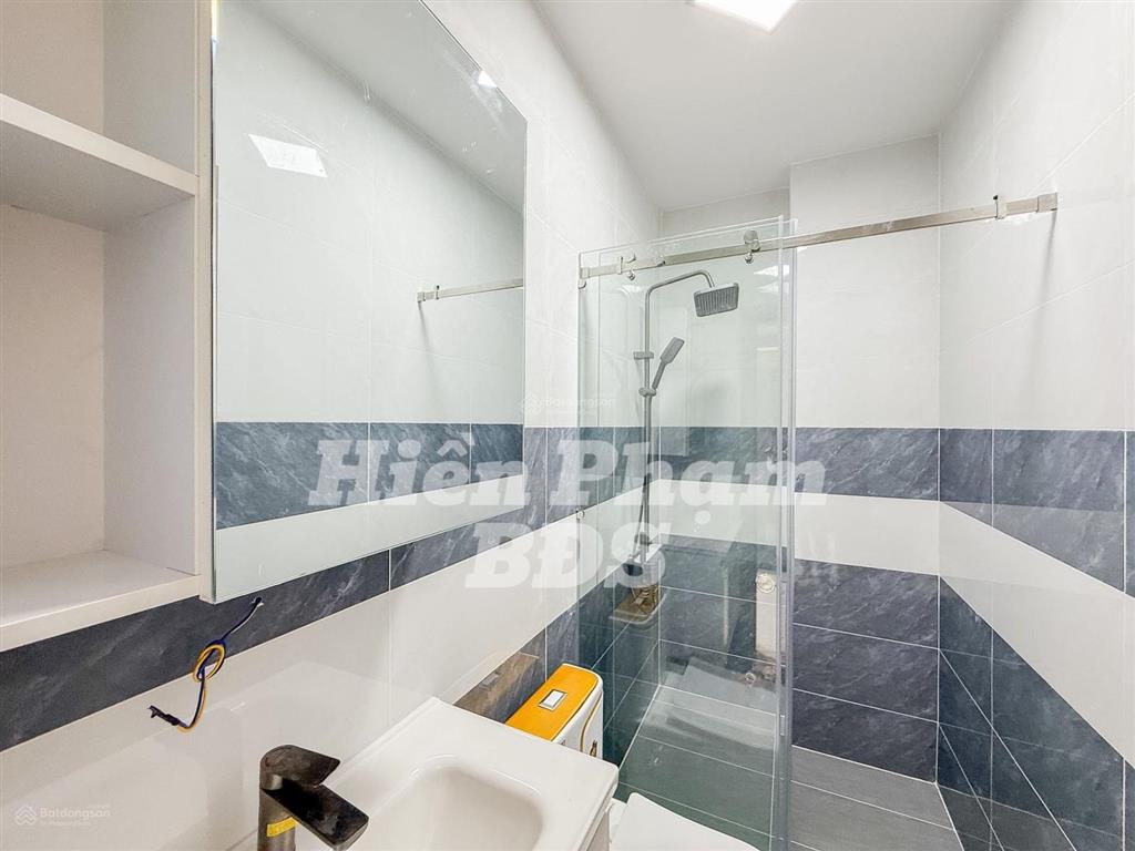 Nhà phố mới xây xong kdc hoàng quốc việt  cạnh sân vận động bộ công an