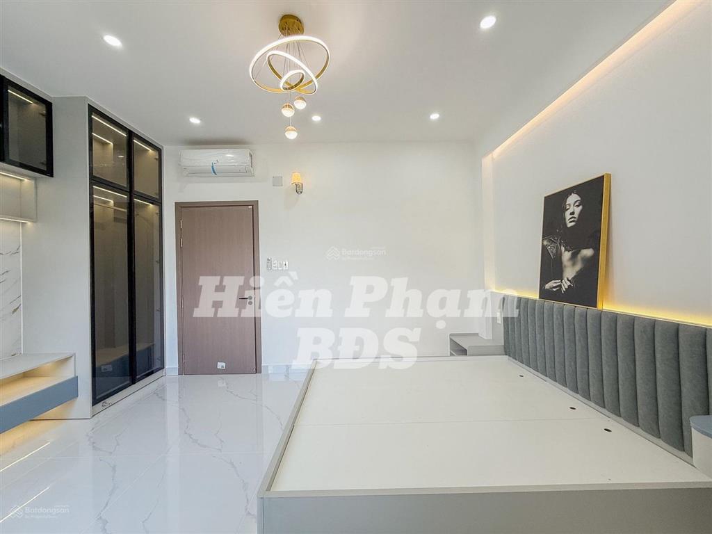 Nhà phố mới xây xong kdc hoàng quốc việt  cạnh sân vận động bộ công an