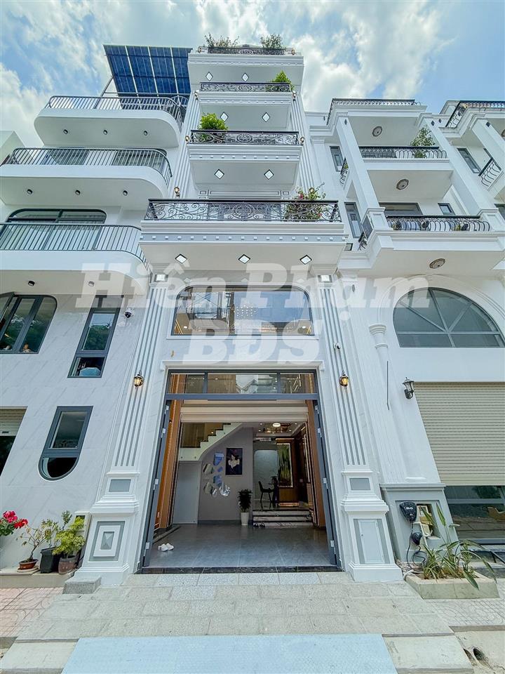 Nhà phố mới xây xong kdc hoàng quốc việt  cạnh sân vận động bộ công an