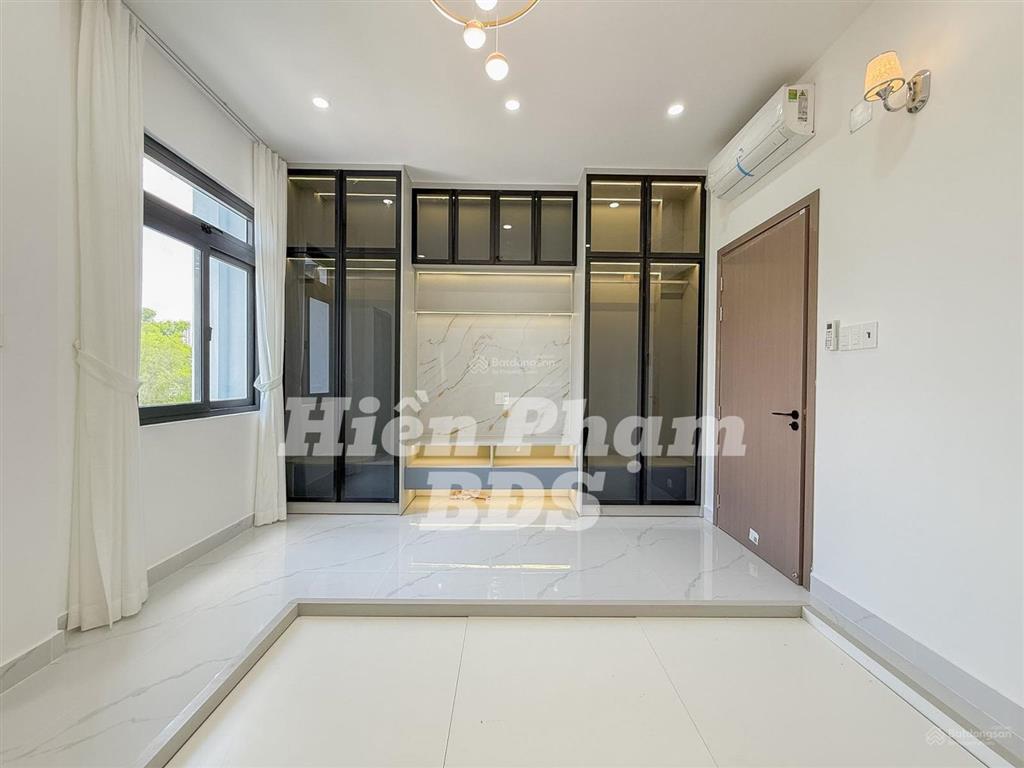 Nhà phố mới xây xong kdc hoàng quốc việt  cạnh sân vận động bộ công an
