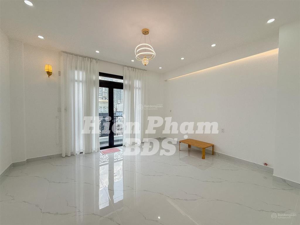 Nhà phố mới xây xong kdc hoàng quốc việt  cạnh sân vận động bộ công an
