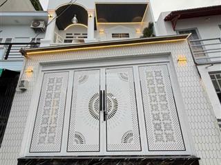 Nhà phố 2 lầu hxh 1716 huỳnh tấn phát  cách q7 chỉ 200m