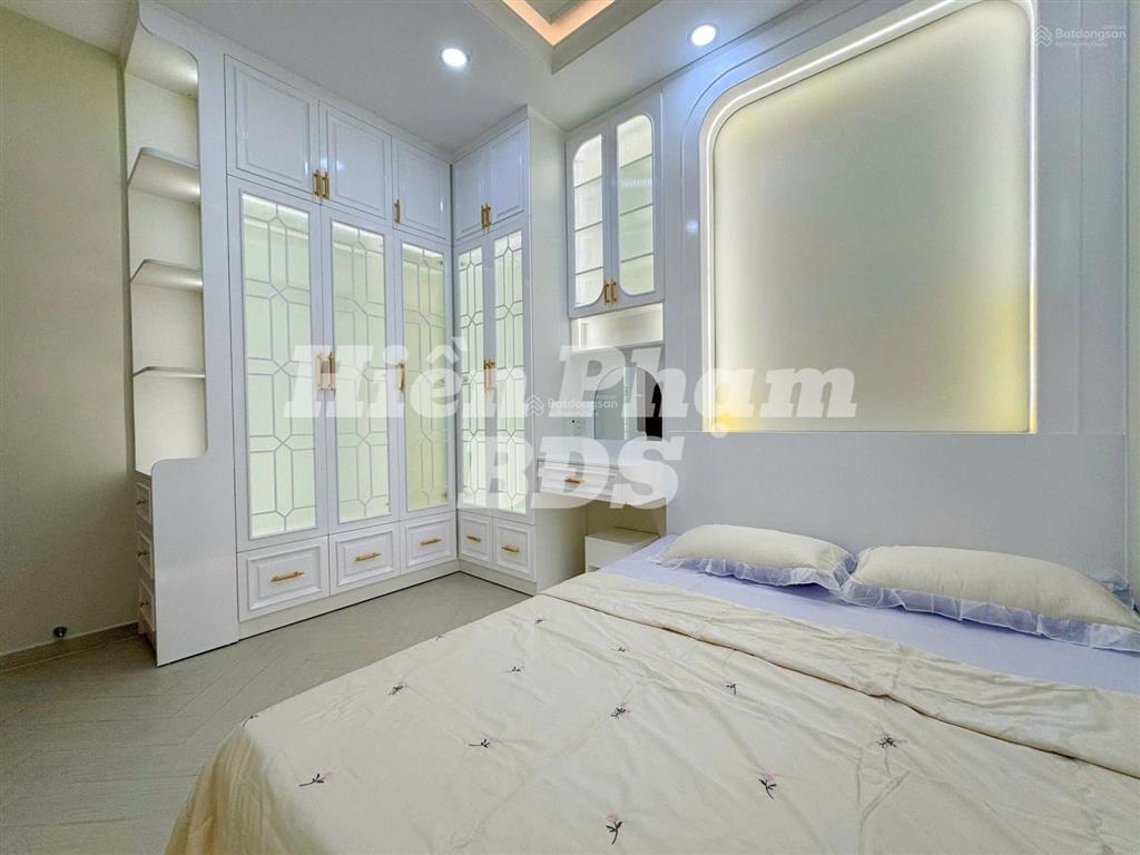 Nhà phố tân cổ điển  hẻm xe hơi sát nhà đường tân thuận tây