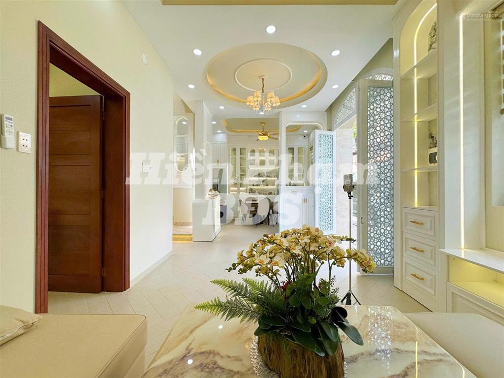 Nhà phố tân cổ điển  hẻm xe hơi sát nhà đường tân thuận tây