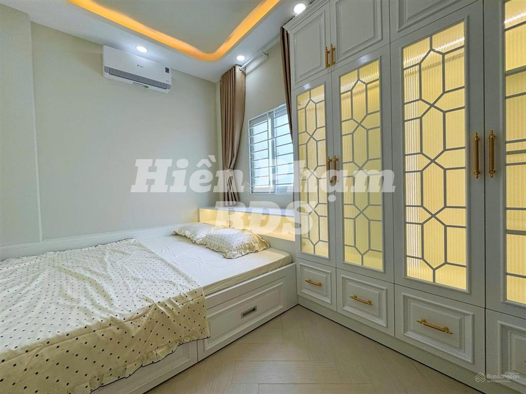 Nhà phố tân cổ điển  hẻm xe hơi sát nhà đường tân thuận tây