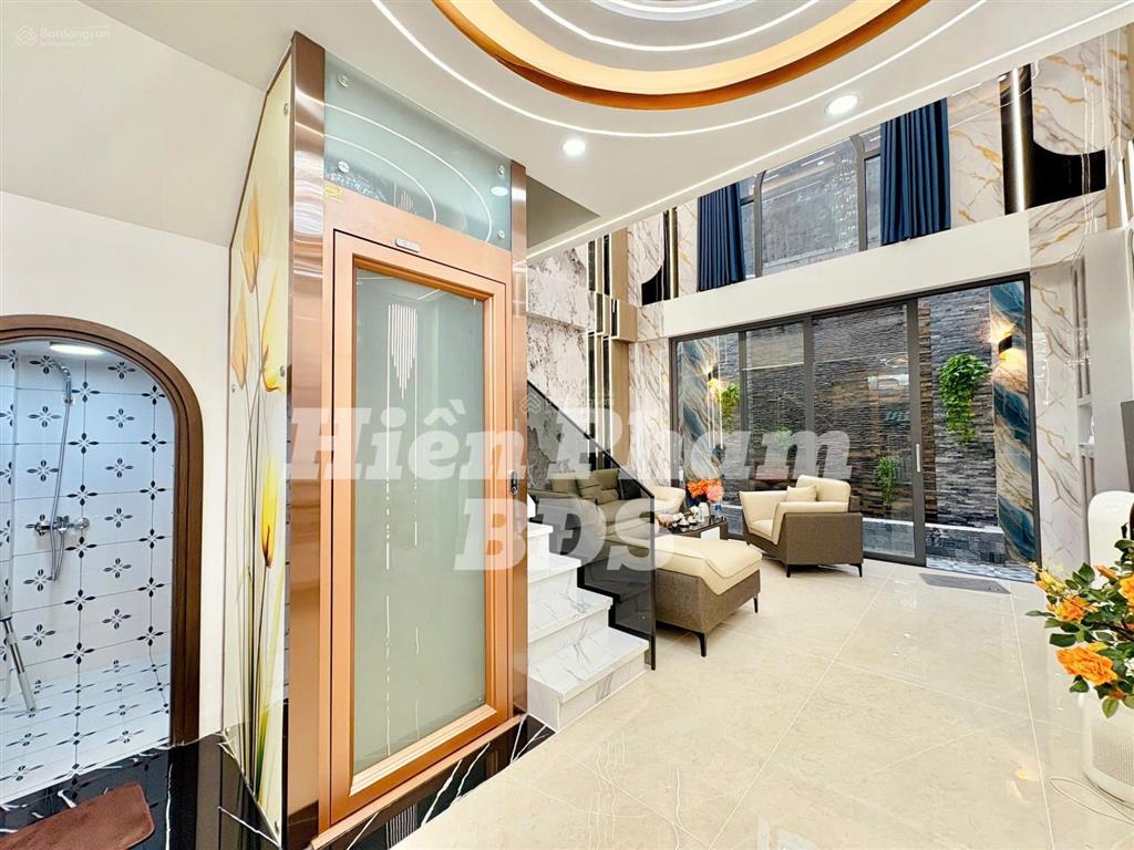 Siêu phẩm 4 tầng mới xây xong đường dương cát lợi  có thang máy