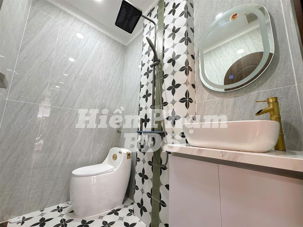 Siêu phẩm 4 tầng mới xây xong đường dương cát lợi  có thang máy