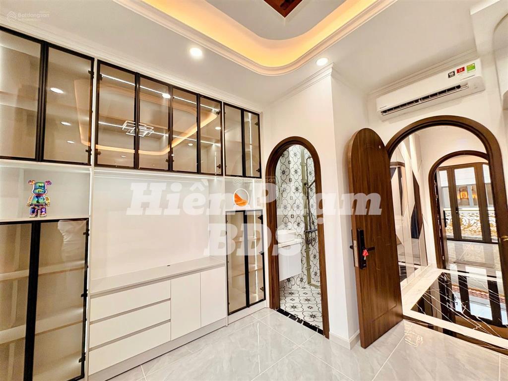 Siêu phẩm 4 tầng mới xây xong đường dương cát lợi  có thang máy
