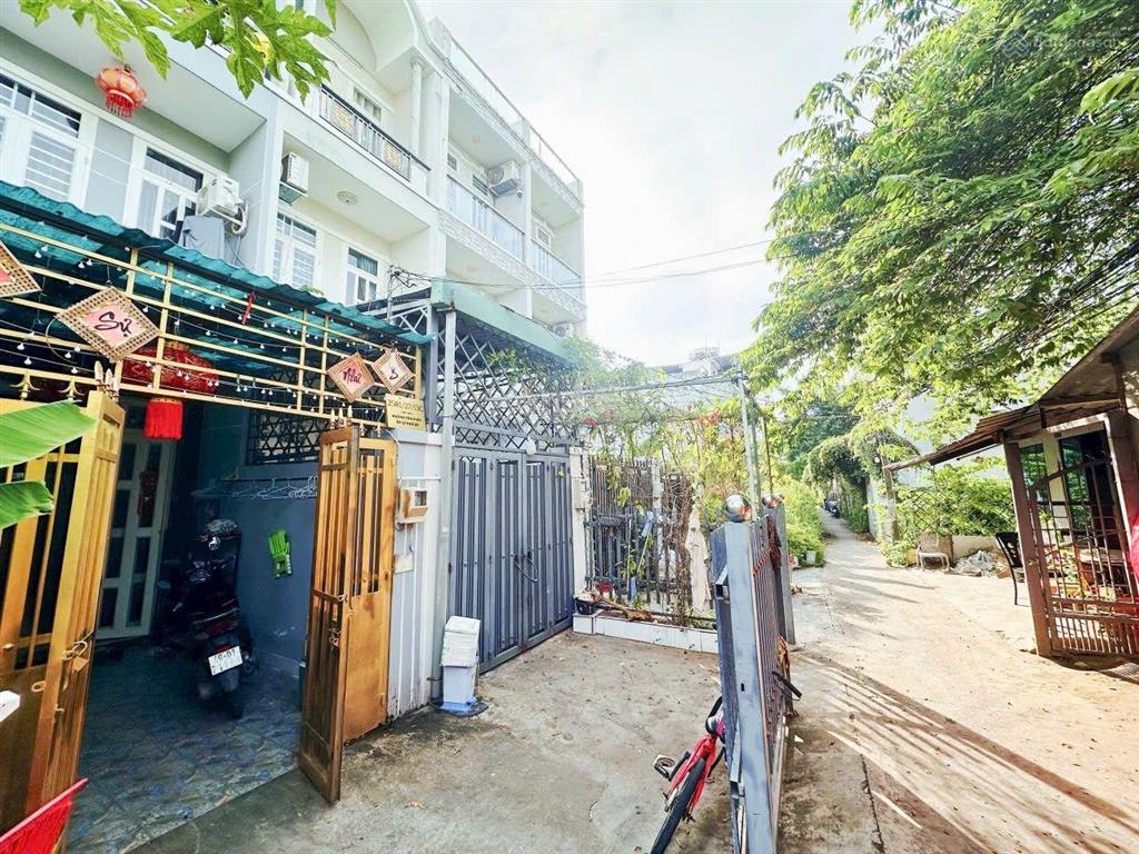 Đầu tư sinh lời  cặp nhà 2 lầu tiện cho việc vừa ở vừa cho thuê hẻm 2581 htp  nhà bè