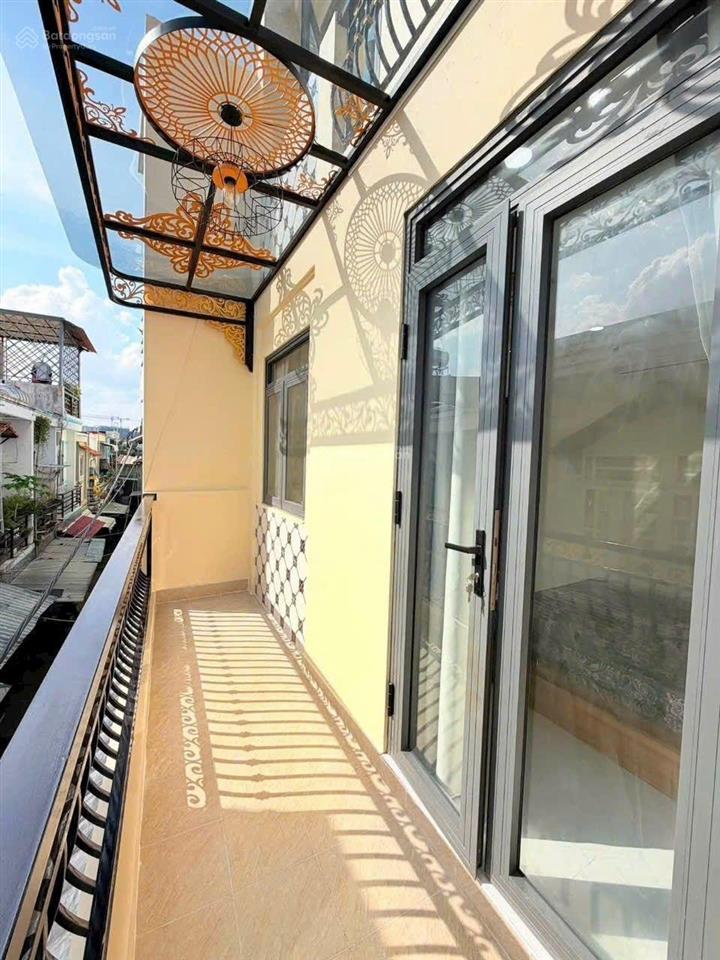 Nhà phố hiện đại  trẻ trung 2 lầu st hẻm 1806 huỳnh tấn phát