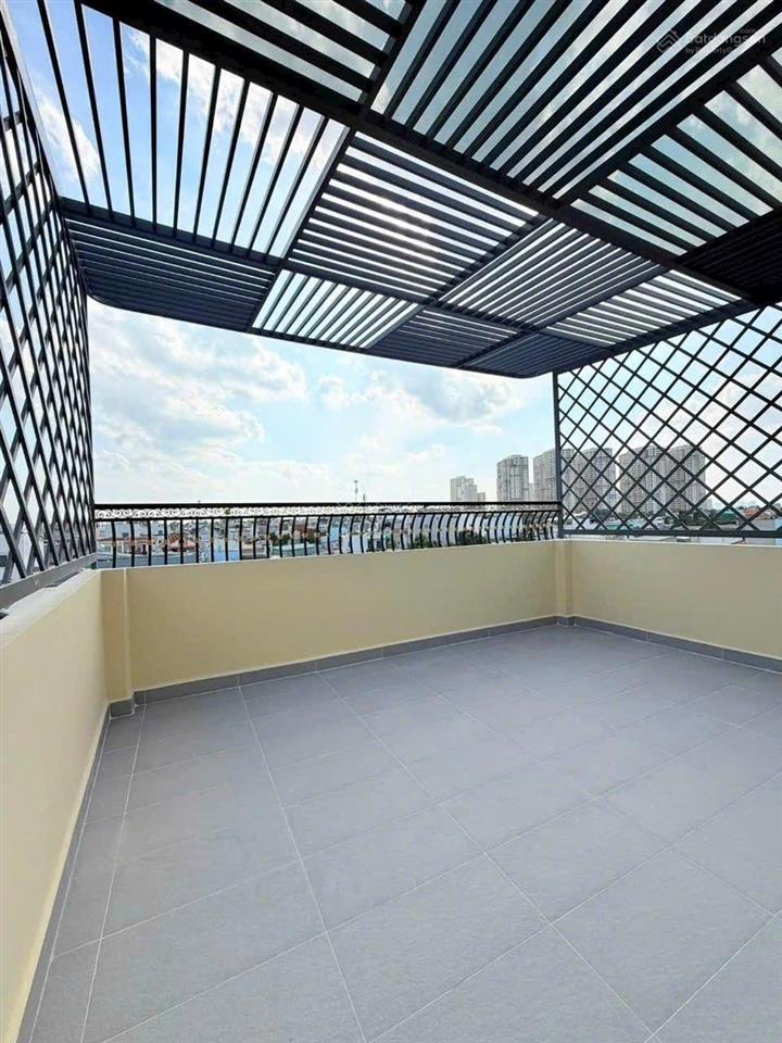 Nhà phố hiện đại  trẻ trung 2 lầu st hẻm 1806 huỳnh tấn phát
