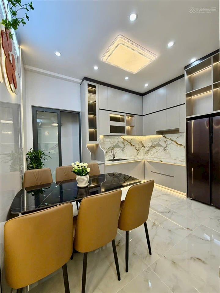 Nhà phố 3 lầu hẻm 1716  liền kề quận 7