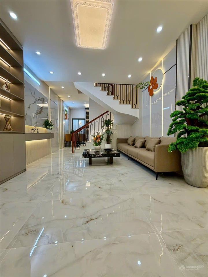 Nhà phố 3 lầu hẻm 1716  liền kề quận 7