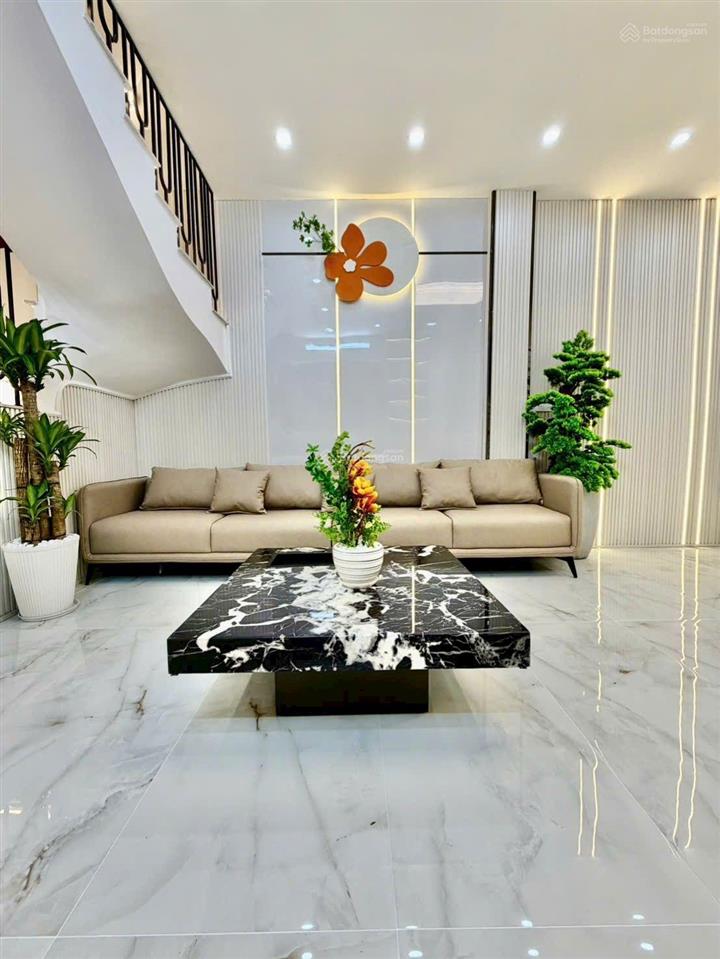Nhà phố 3 lầu hẻm 1716  liền kề quận 7