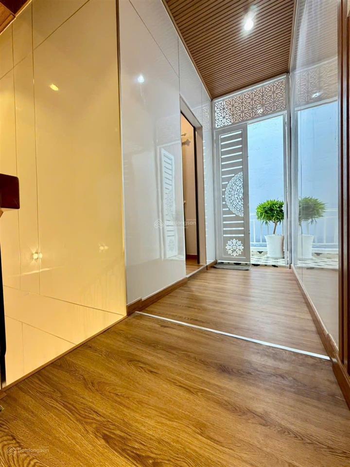 Nhà phố 3 lầu hẻm 1716  liền kề quận 7