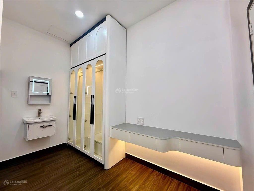Nhà phố hiện đại  hxh 1942 huỳnh tấn phát