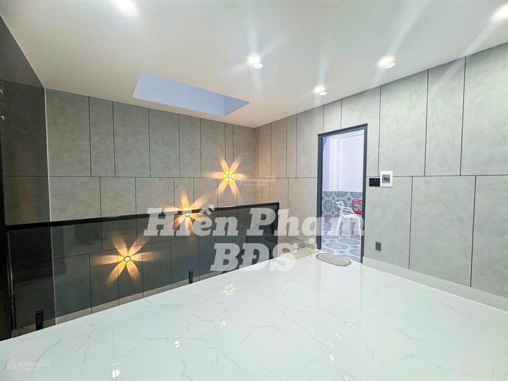 Nhà phố 3 tầng vừa xây xong có trang bị thang máy kdc phú mỹ  liền kề pmh