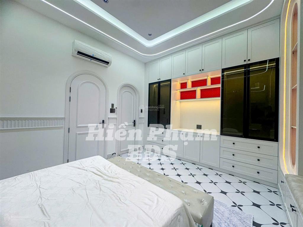 Nhà phố 3 tầng vừa xây xong có trang bị thang máy kdc phú mỹ  liền kề pmh