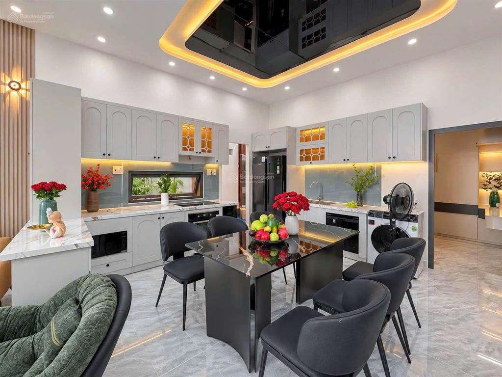 Nhà phố sân vườn hẻm 3 gác dt 113.6m2  thị trấn nhà bè