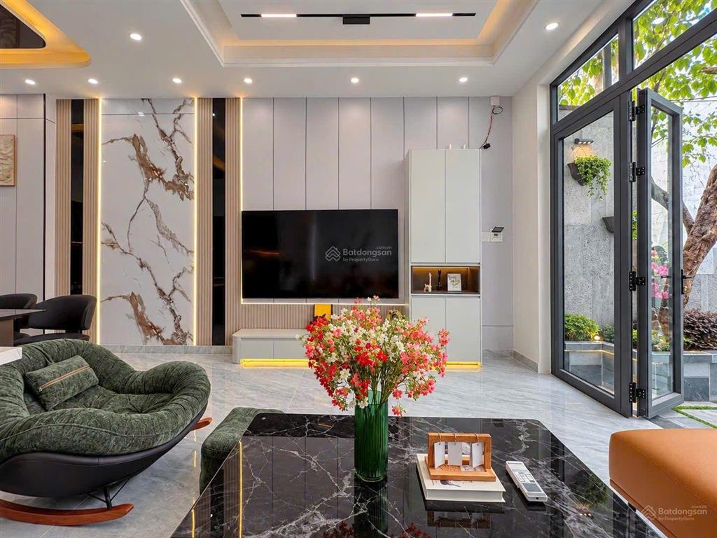 Nhà phố sân vườn hẻm 3 gác dt 113.6m2  thị trấn nhà bè