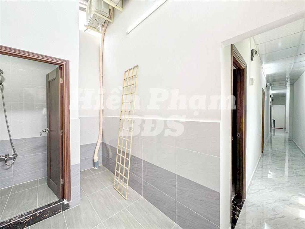Đầu tư sinh lời  nhà phố 1 lầu có sẵn 4 phòng cho thuê, có lối đi riêng. cách q4 thì 50m