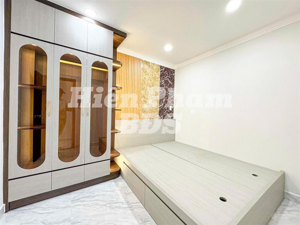 Đầu tư sinh lời  nhà phố 1 lầu có sẵn 4 phòng cho thuê, có lối đi riêng. cách q4 thì 50m
