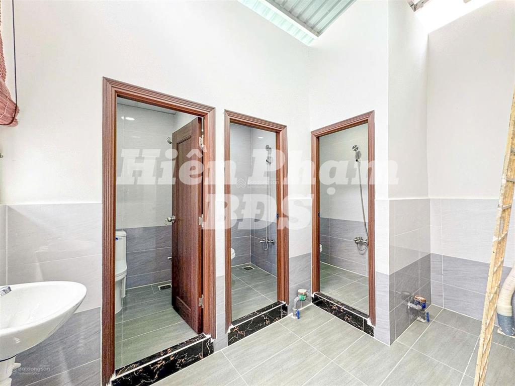 Đầu tư sinh lời  nhà phố 1 lầu có sẵn 4 phòng cho thuê, có lối đi riêng. cách q4 thì 50m