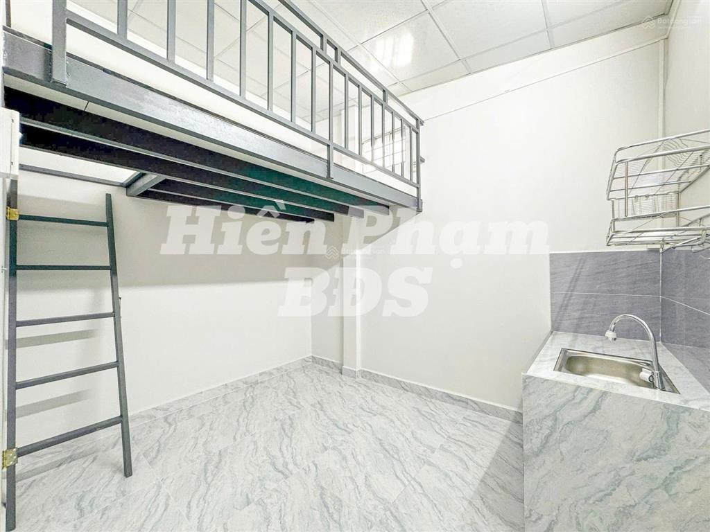 Đầu tư sinh lời  nhà phố 1 lầu có sẵn 4 phòng cho thuê, có lối đi riêng. cách q4 thì 50m