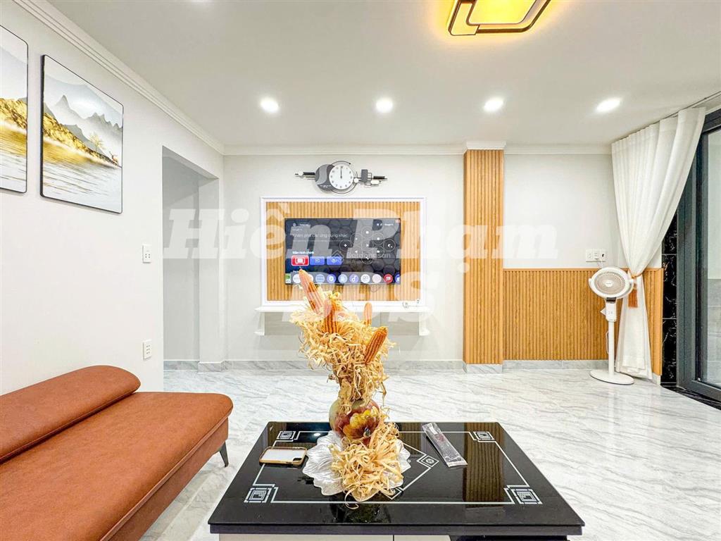 Đầu tư sinh lời  nhà phố 1 lầu có sẵn 4 phòng cho thuê, có lối đi riêng. cách q4 thì 50m