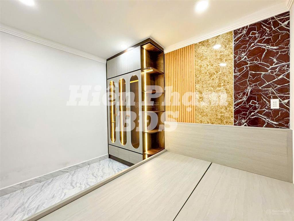 Đầu tư sinh lời  nhà phố 1 lầu có sẵn 4 phòng cho thuê, có lối đi riêng. cách q4 thì 50m