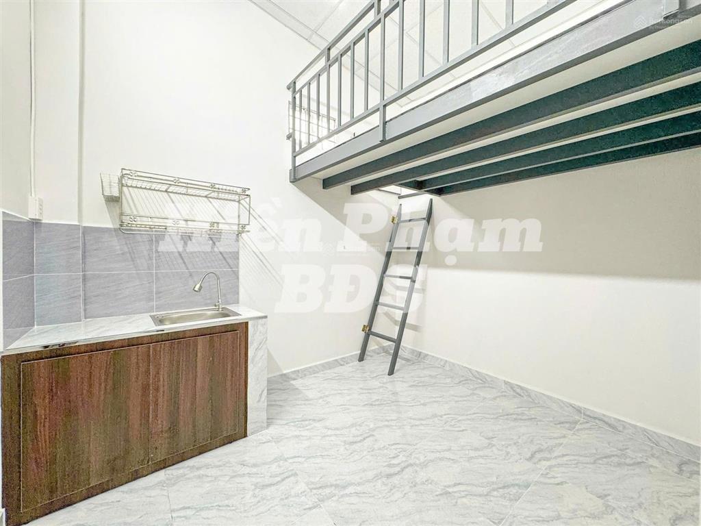 Đầu tư sinh lời  nhà phố 1 lầu có sẵn 4 phòng cho thuê, có lối đi riêng. cách q4 thì 50m