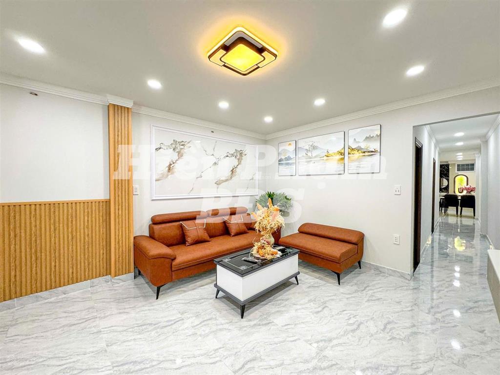 Đầu tư sinh lời  nhà phố 1 lầu có sẵn 4 phòng cho thuê, có lối đi riêng. cách q4 thì 50m