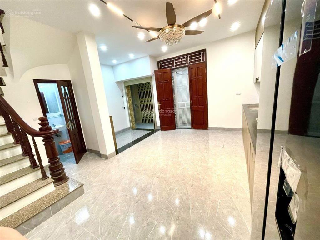 Đa sỹ  bước chân ra phố, cách chợ vài bước  nhà đẹp ở luôn!