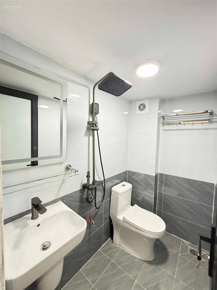 Bán nhà tân triều 40m2 x 5 tầng vị trí vàng giáp cận triều khúc  tiện ích ngập tràn.