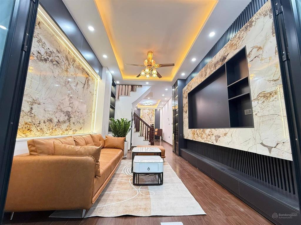 Bán nhà tân triều 40m2 x 5 tầng vị trí vàng giáp cận triều khúc  tiện ích ngập tràn.